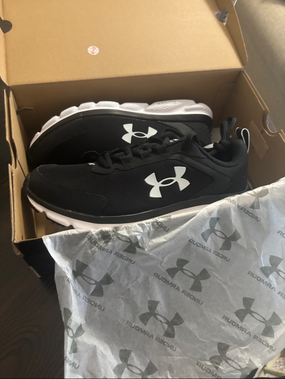 Under Armour women’s black and White Athletic Sneakers new in box